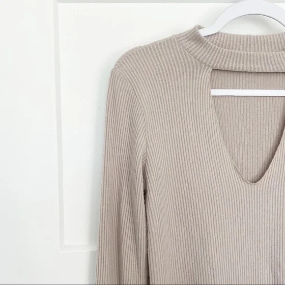 LNA Bardot Ribbed Long Sleeve Tee Choker Keyhole Cutout Neck Oat Beige Sz Small - Picture 8 of 11
